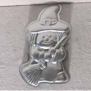 Vintage 1993 Wilton Pilgrim Cute Witch Cake Pan 2105-9330